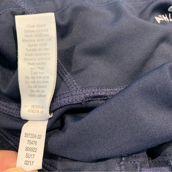 Athleta sz S Navy Blue Gel Sonar Striped Capri Leggings Women's - Picture 9 of 9